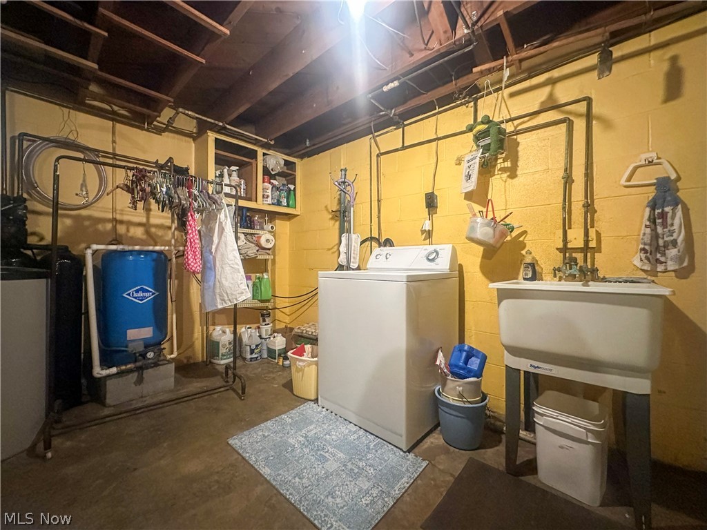 7706 State Route 46 Cortland OH 44410