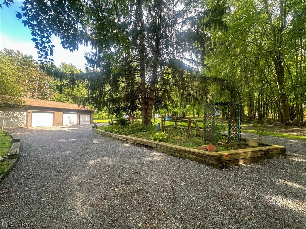7706 State Route 46 Cortland OH 44410