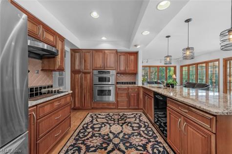 377 Lake Park Drive Bay Village OH 44140