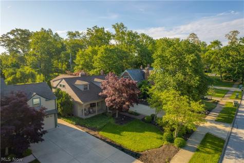 377 Lake Park Drive Bay Village OH 44140