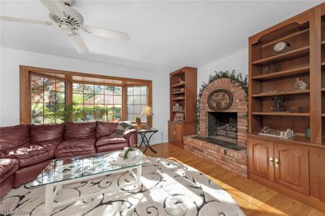 377 Lake Park Drive Bay Village OH 44140