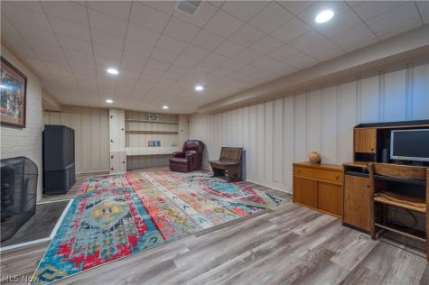 377 Lake Park Drive Bay Village OH 44140