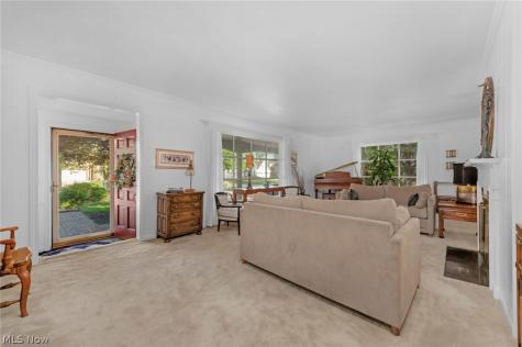377 Lake Park Drive Bay Village OH 44140