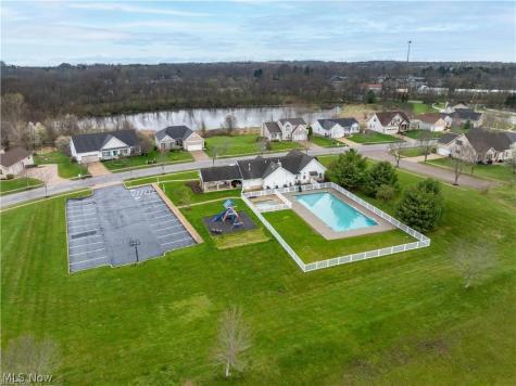 3132 Cloverhurst Street NE Canton OH 44721