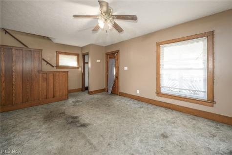 2261 8th Street SW Akron OH 44314