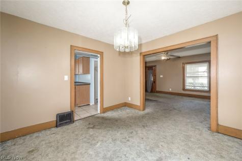 2261 8th Street SW Akron OH 44314