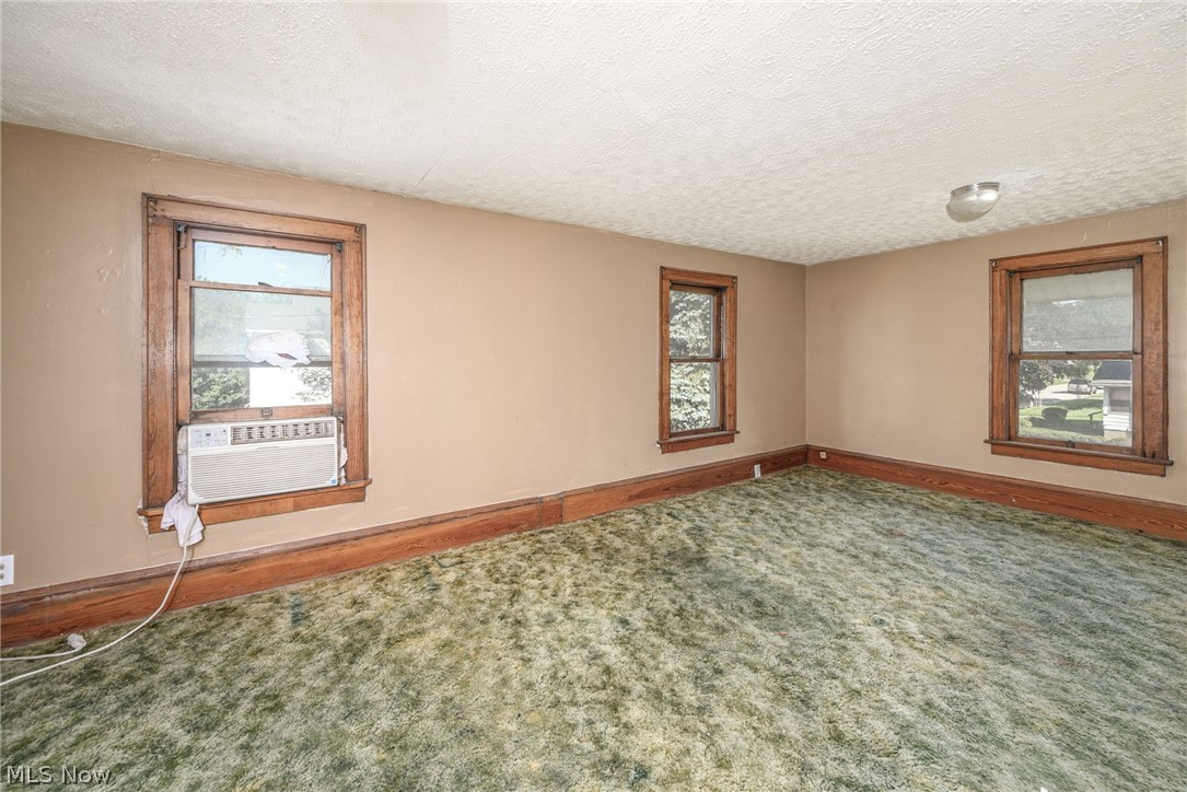 2261 8th Street SW Akron OH 44314