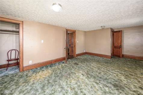 2261 8th Street SW Akron OH 44314