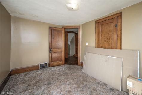 2261 8th Street SW Akron OH 44314