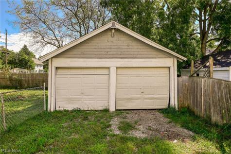 2261 8th Street SW Akron OH 44314