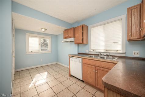 2261 8th Street SW Akron OH 44314