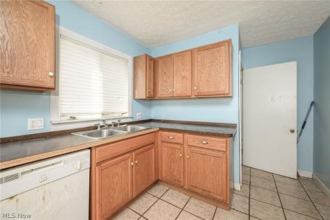 2261 8th Street SW Akron OH 44314