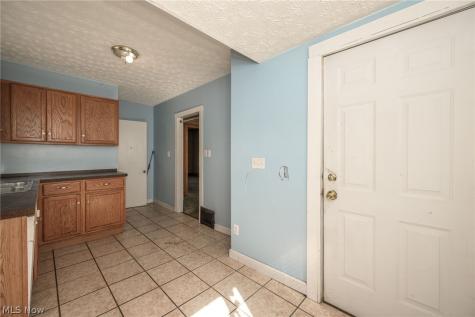 2261 8th Street SW Akron OH 44314