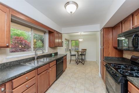 13239 Cherokee Trail Middleburg Heights OH 44130