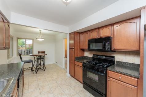 13239 Cherokee Trail Middleburg Heights OH 44130