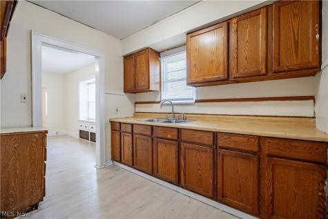 688 Kipling Street Akron OH 44306