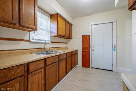 688 Kipling Street Akron OH 44306
