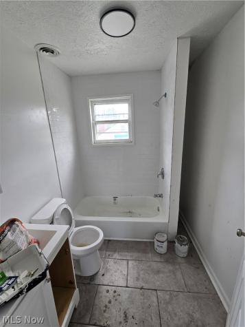 4285 E 162nd Street Cleveland OH 44128
