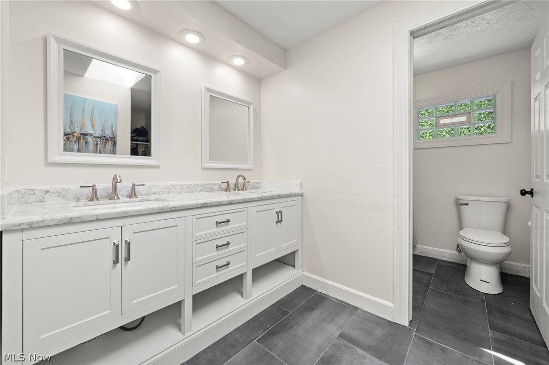 8884 Lake In The Woods Trail Chagrin Falls OH 44023