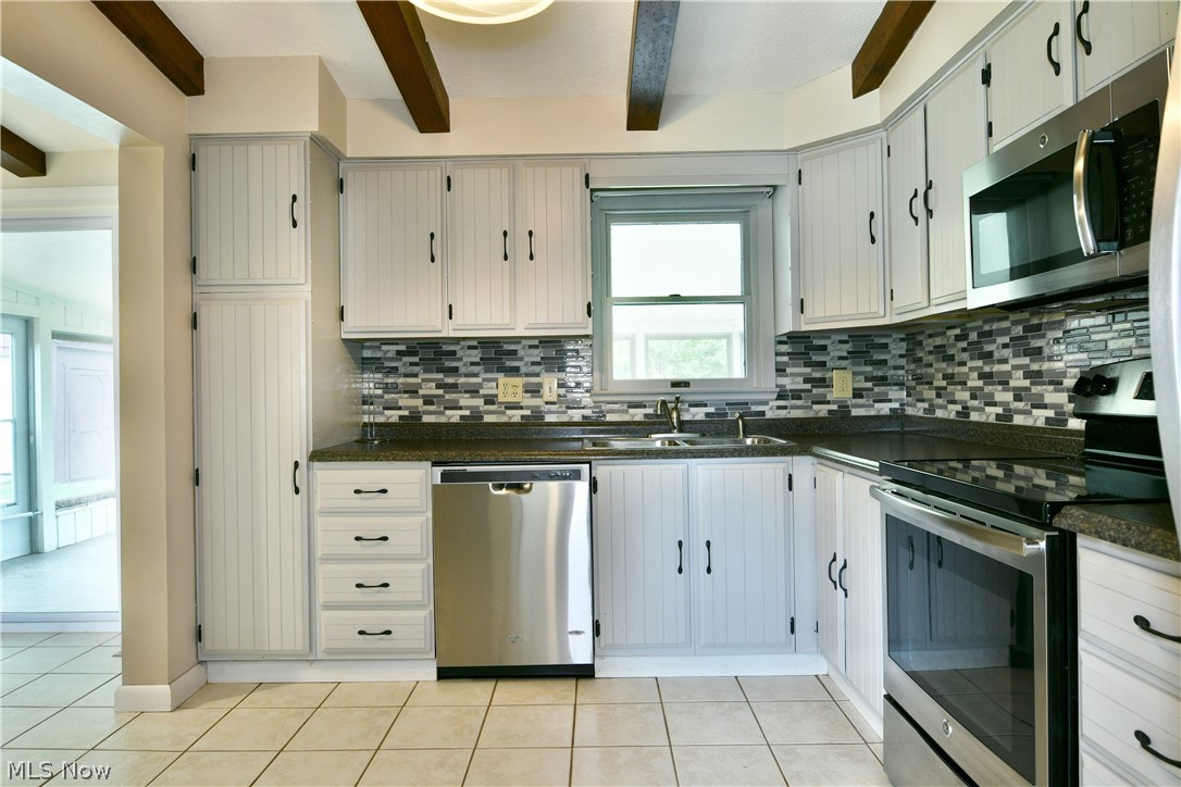 1382 Northfield Mineral Ridge OH 44440