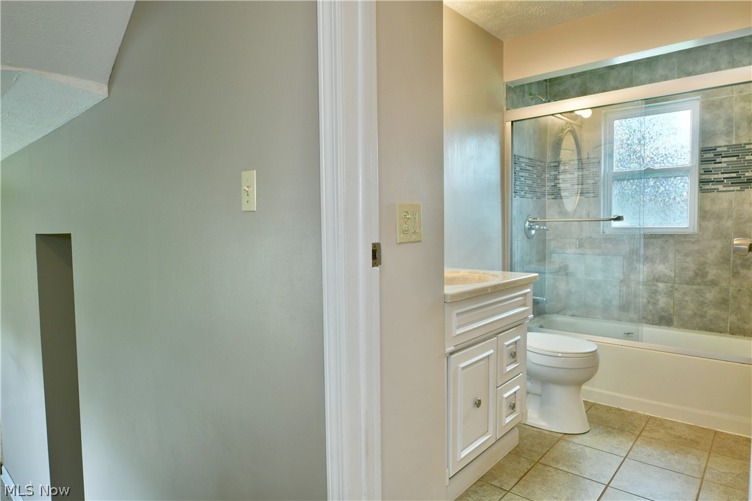 1382 Northfield Mineral Ridge OH 44440