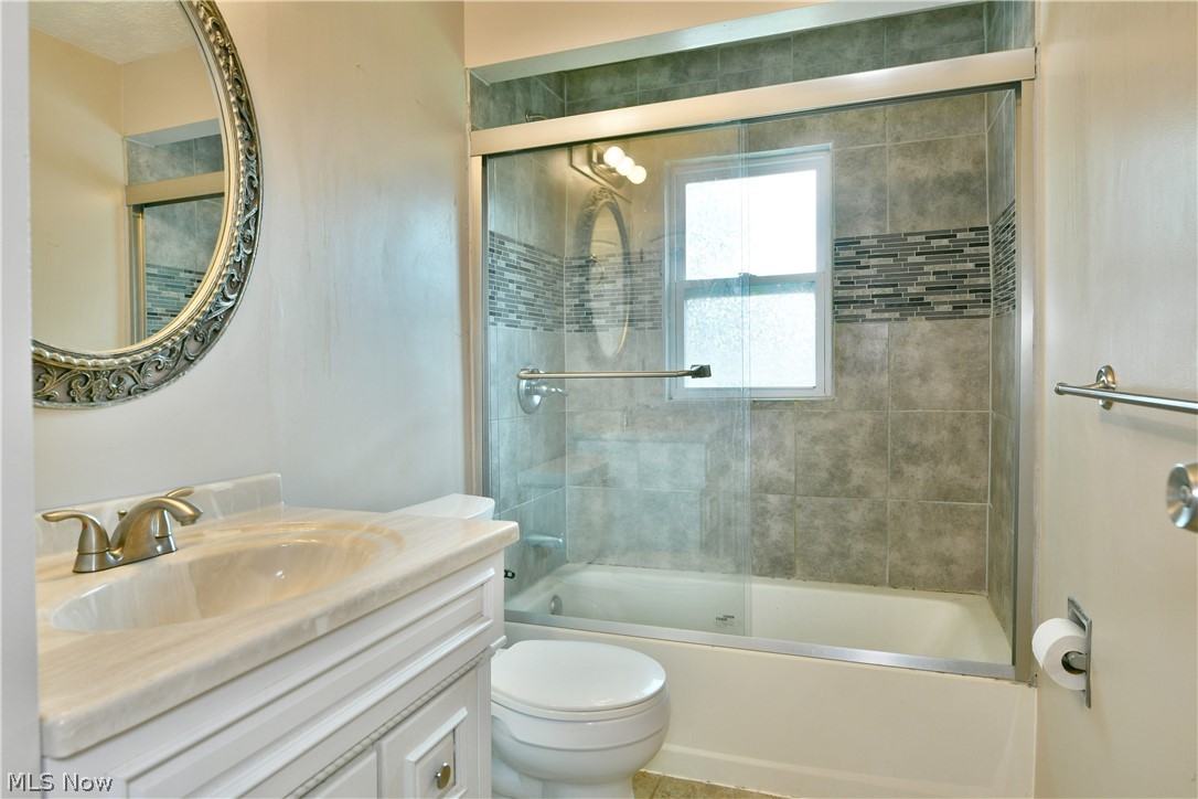 1382 Northfield Mineral Ridge OH 44440