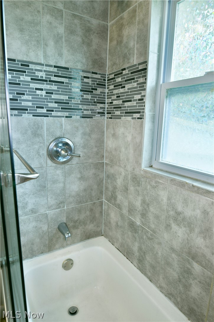 1382 Northfield Mineral Ridge OH 44440