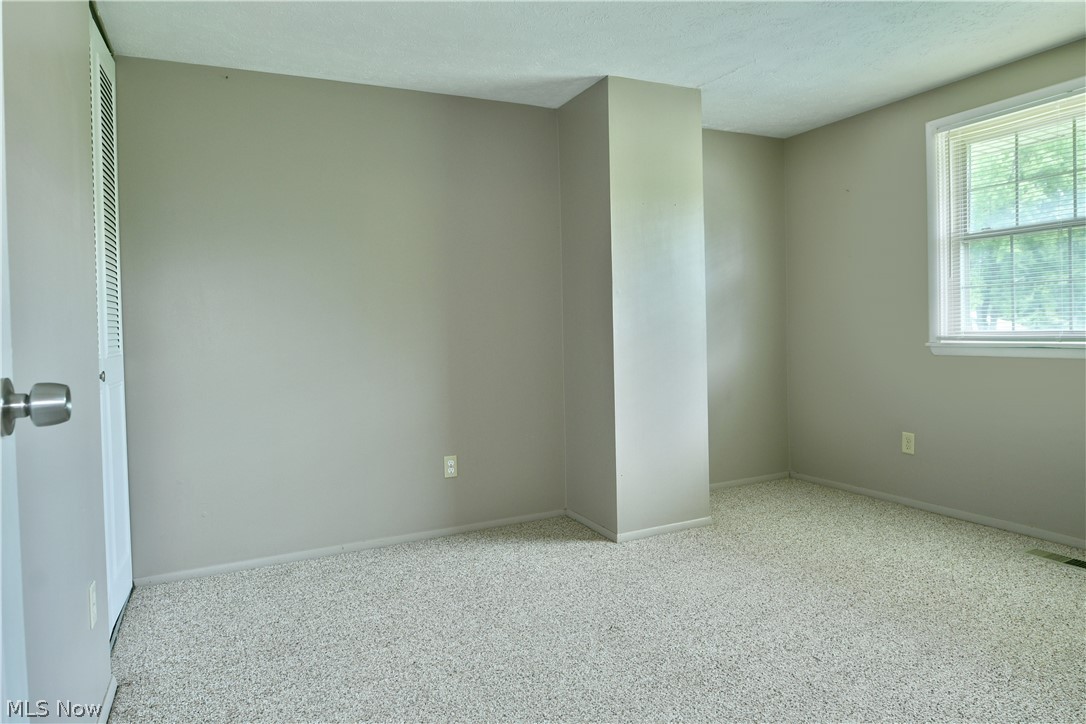 1382 Northfield Mineral Ridge OH 44440