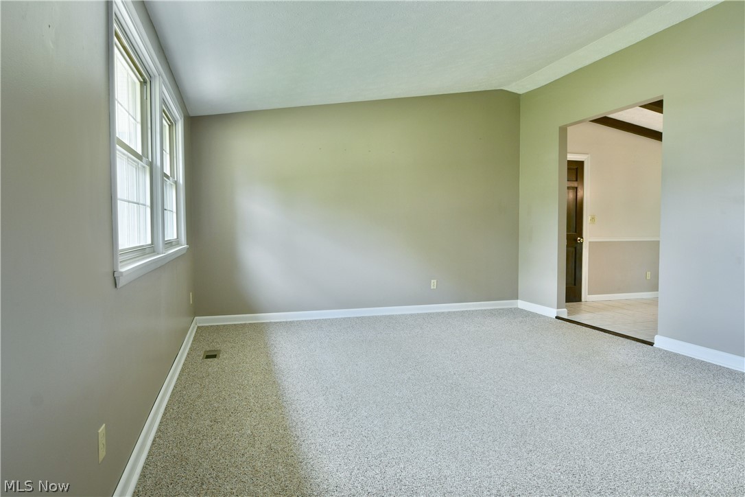1382 Northfield Mineral Ridge OH 44440
