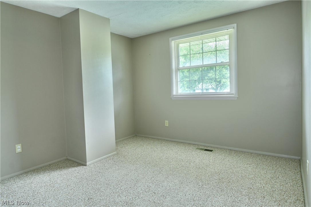 1382 Northfield Mineral Ridge OH 44440