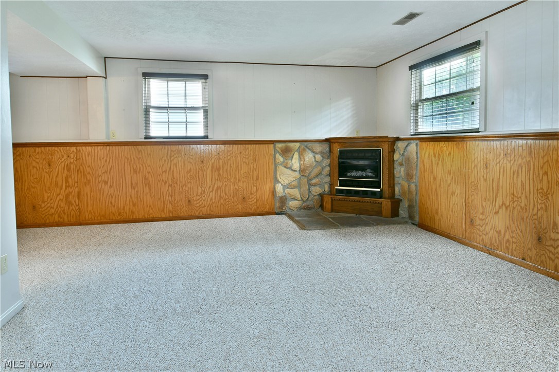 1382 Northfield Mineral Ridge OH 44440