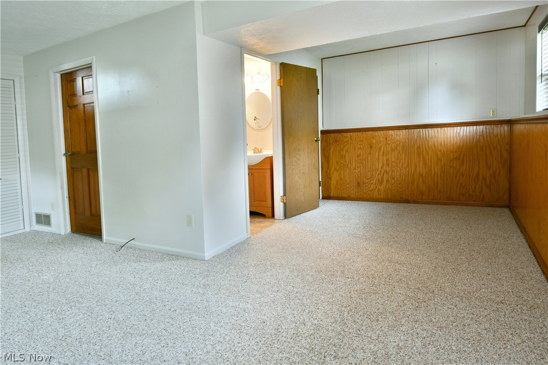 1382 Northfield Mineral Ridge OH 44440