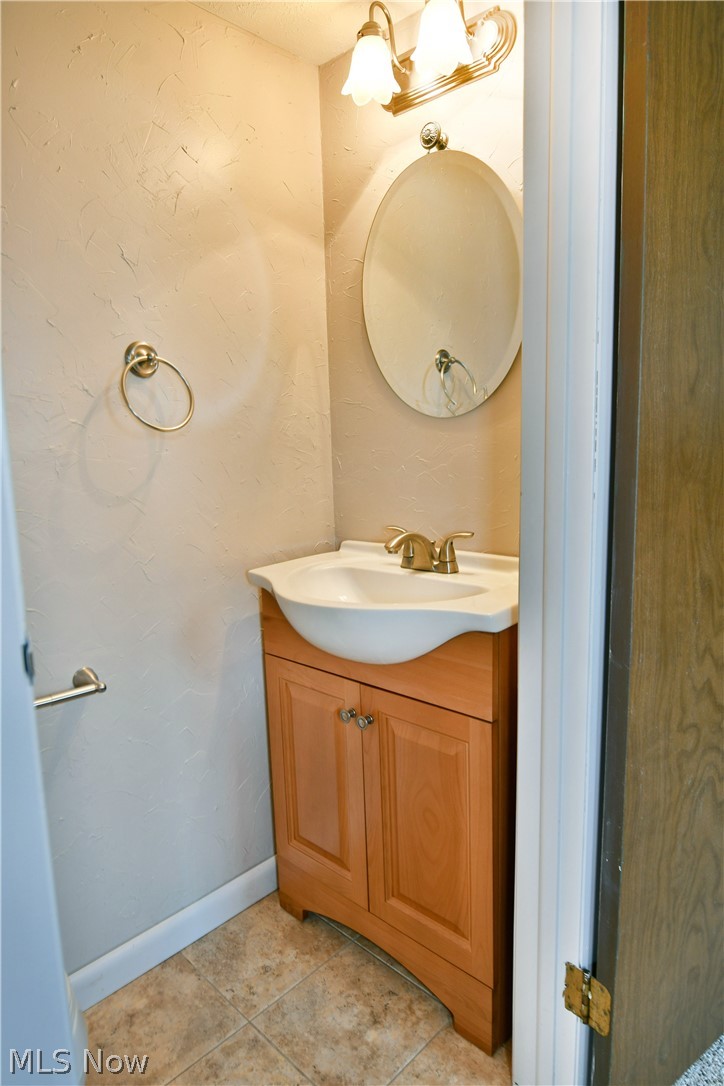 1382 Northfield Mineral Ridge OH 44440