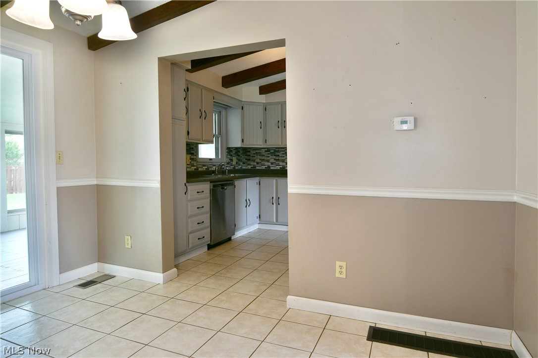 1382 Northfield Mineral Ridge OH 44440