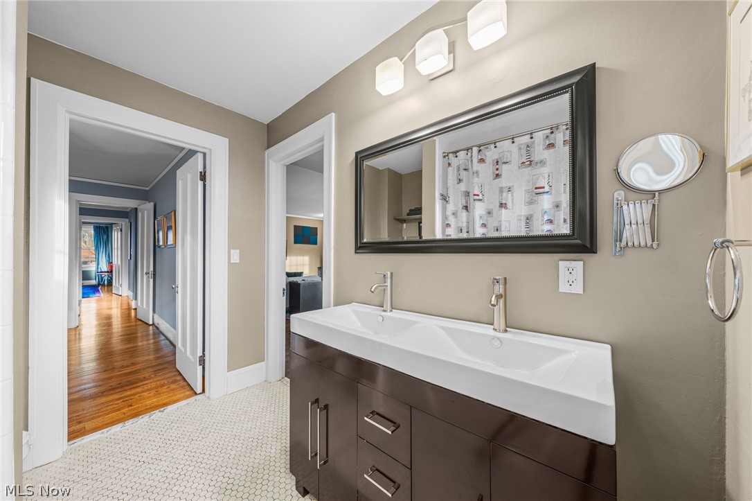 2352 Woodmere Drive Cleveland Heights OH 44106