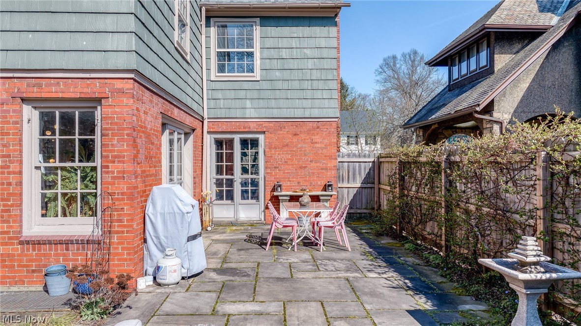 2352 Woodmere Drive Cleveland Heights OH 44106