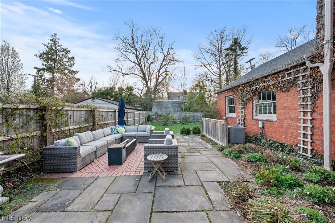 2352 Woodmere Drive Cleveland Heights OH 44106