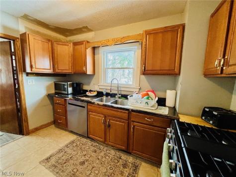1051 W Main Street Ravenna OH 44266
