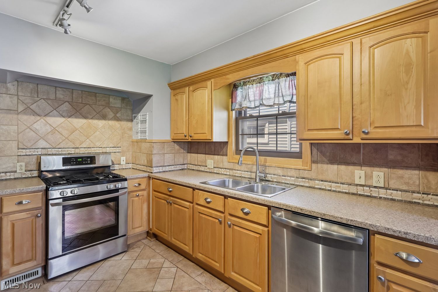 17406 Milburn Avenue Cleveland OH 44135