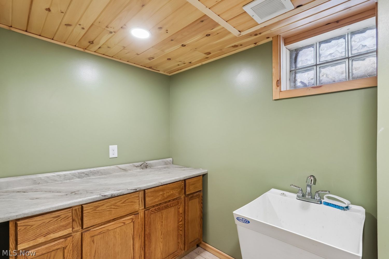 17406 Milburn Avenue Cleveland OH 44135