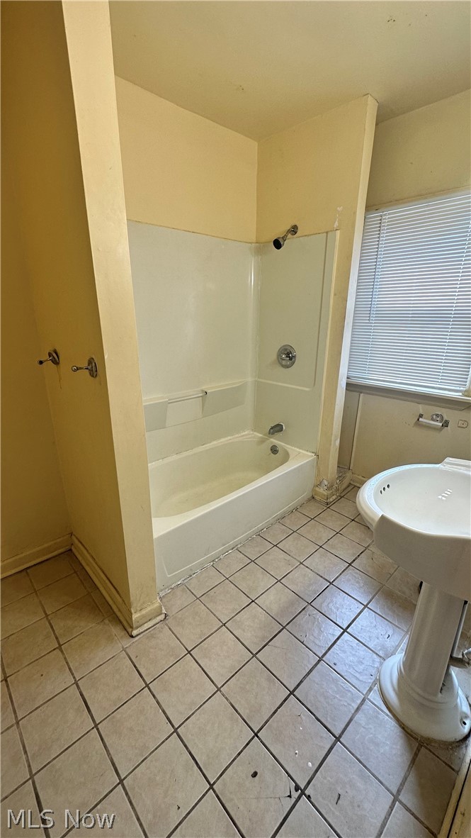 1828 Noble Road East Cleveland OH 44112