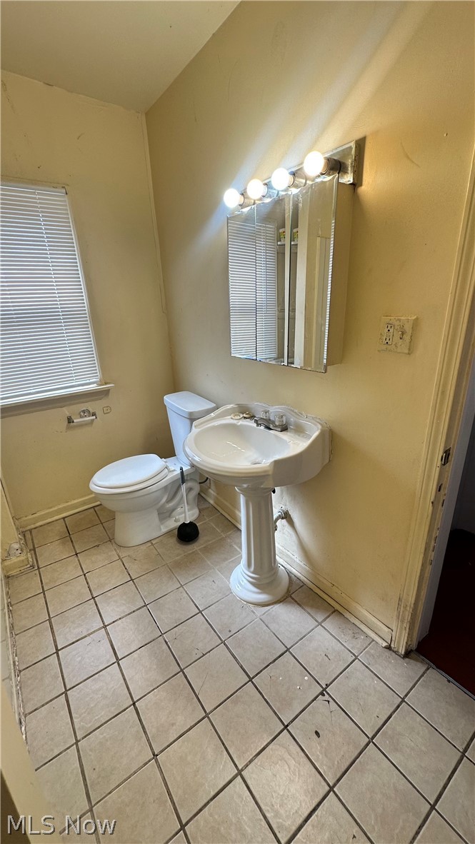 1828 Noble Road East Cleveland OH 44112