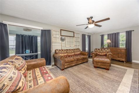 1324 Colegate Drive Marietta OH 45750