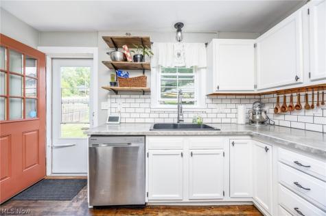 1324 Colegate Drive Marietta OH 45750