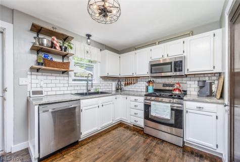 1324 Colegate Drive Marietta OH 45750