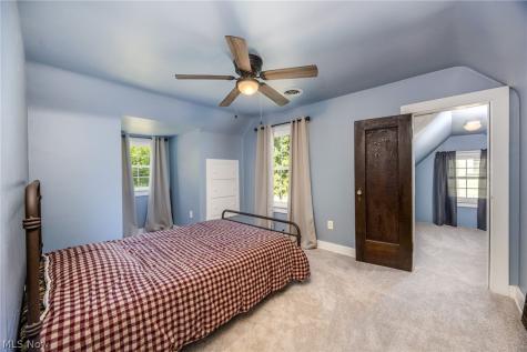 1324 Colegate Drive Marietta OH 45750
