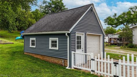 1324 Colegate Drive Marietta OH 45750