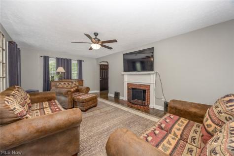 1324 Colegate Drive Marietta OH 45750