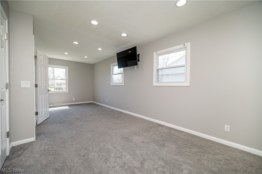 739 Notre Dame Avenue Austintown OH 44515
