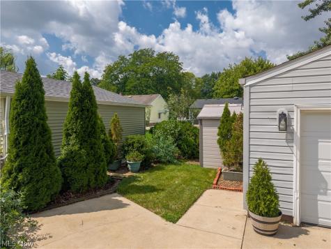 5572 Porter Road North Olmsted OH 44070